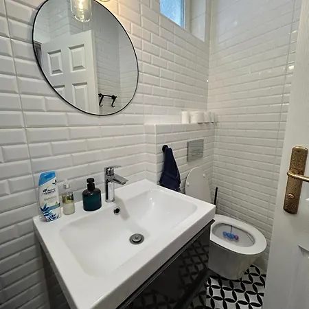 1bd Apartment *